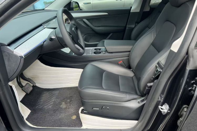 Used Tesla Model Y 2024 Rear-Wheel-Drive Version Interior 2