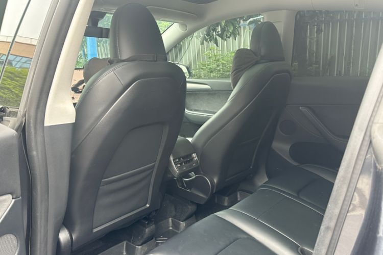 Used Tesla Model Y 2024 Rear-Wheel-Drive Version Interior 2