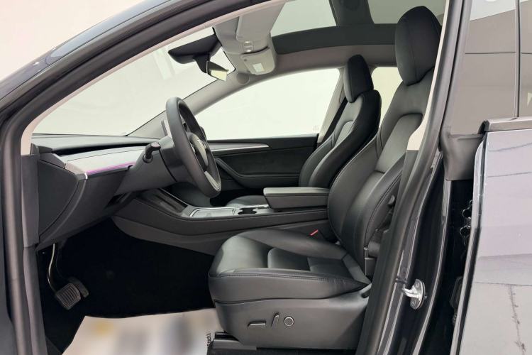 Used Tesla Model Y 2024 Rear-Wheel-Drive Version Interior 2