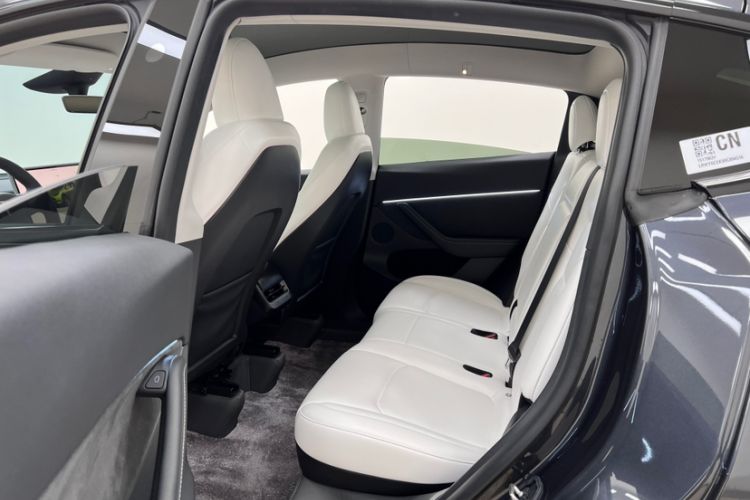 Used Tesla Model Y 2024 Long-Range All-Wheel-Drive Version Interior 2