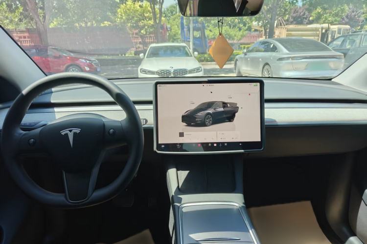 Used Tesla Model Y 2024 Rear-Wheel-Drive Version Interior 2
