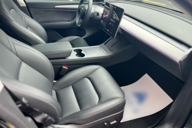 Used Tesla Model Y 2024 Rear-Wheel-Drive Version Interior 2