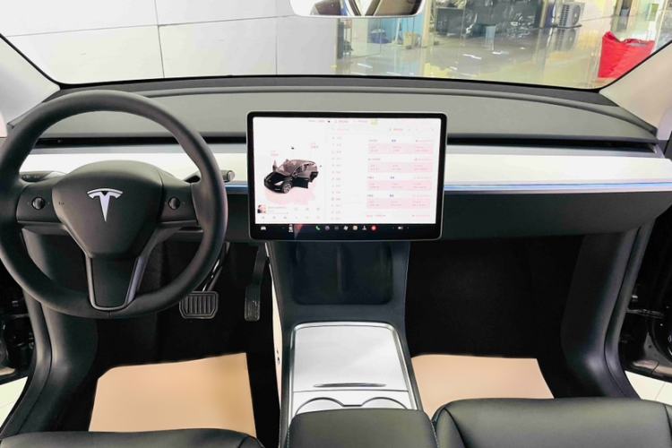 Used Tesla Model Y 2024 Rear-Wheel-Drive Version Interior 2
