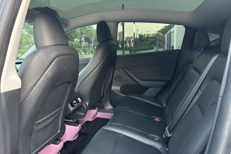 Used Tesla Model Y 2024 Rear-Wheel-Drive Version Interior 2