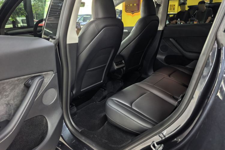 Used Tesla Model Y 2024 Long-Range All-Wheel-Drive Version Interior 2
