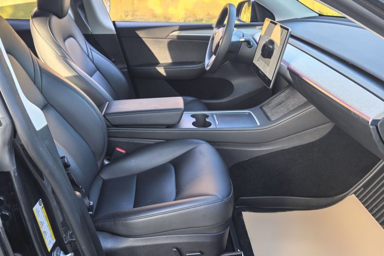 Used Tesla Model Y 2024 Rear-Wheel-Drive Version Interior 3
