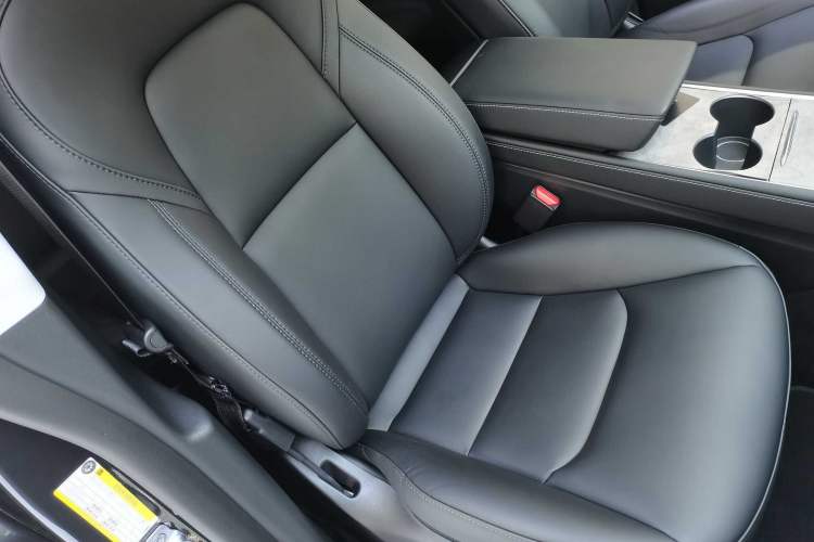 Used Tesla Model Y 2024 Rear-Wheel-Drive Version Interior 3
