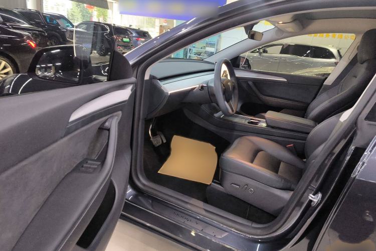 Used Tesla Model Y 2024 Rear-Wheel-Drive Version Interior 3