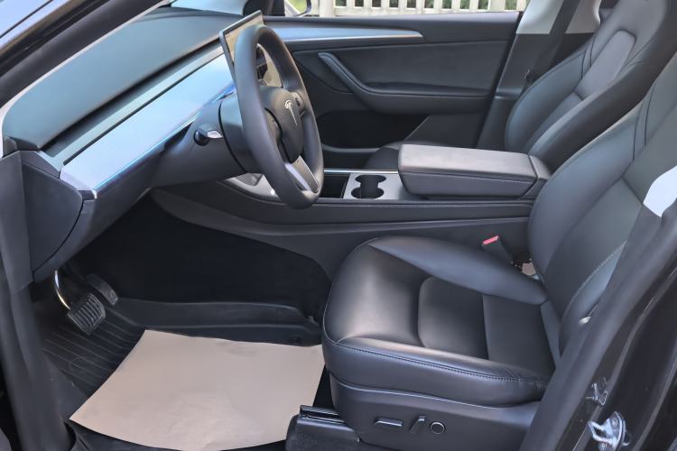 Used Tesla Model Y 2024 Rear-Wheel-Drive Version Interior 3
