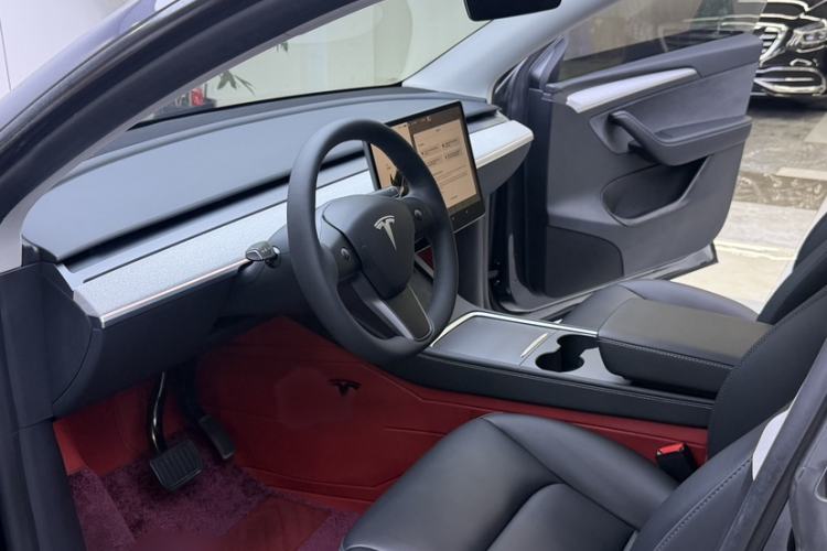 Used Tesla Model Y 2024 Rear-Wheel-Drive Version Interior 3