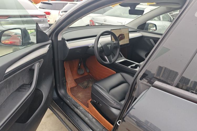 Used Tesla Model Y 2024 Rear-Wheel-Drive Version Interior 3