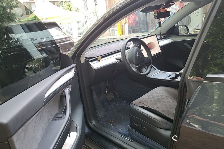 Used Tesla Model Y 2024 Rear-Wheel-Drive Version Interior 3