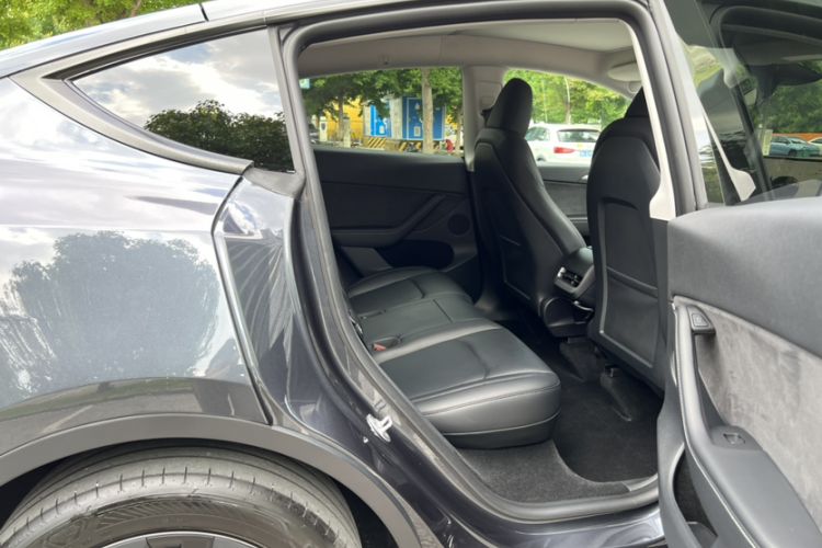 Used Tesla Model Y 2024 Rear-Wheel-Drive Version Interior 3
