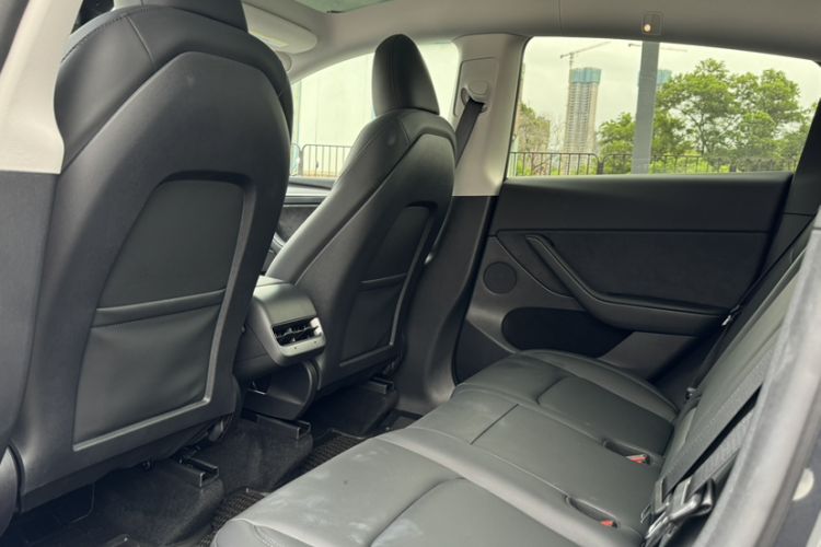 Used Tesla Model Y 2024 Rear-Wheel-Drive Version Interior 3