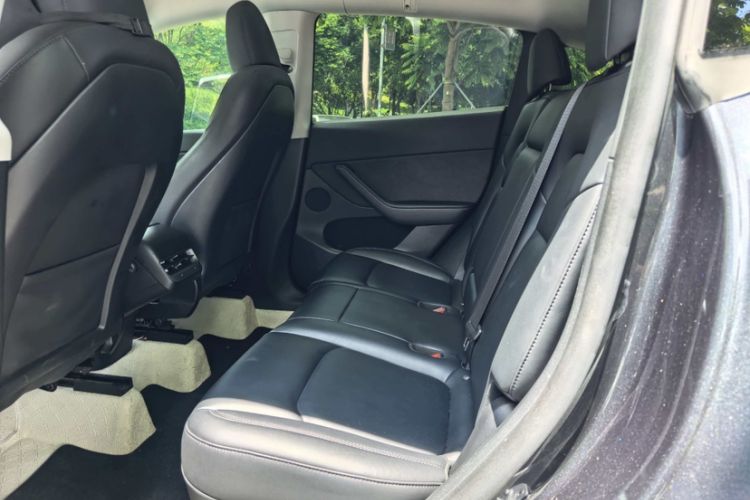 Used Tesla Model Y 2024 Long-Range All-Wheel-Drive Version Interior 3