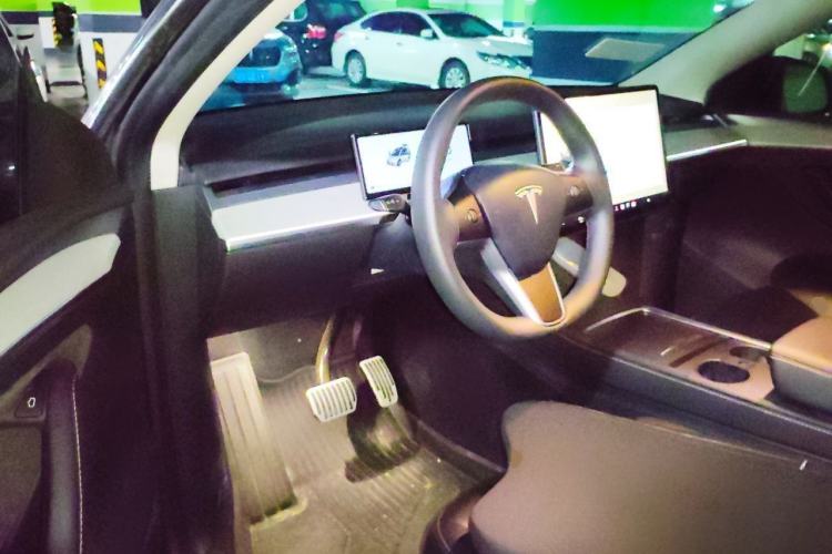 Used Tesla Model Y 2024 Rear-Wheel-Drive Version Interior 3