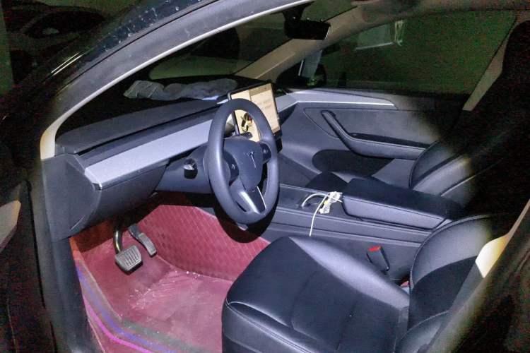 Used Tesla Model Y 2024 Rear-Wheel-Drive Version Interior 3
