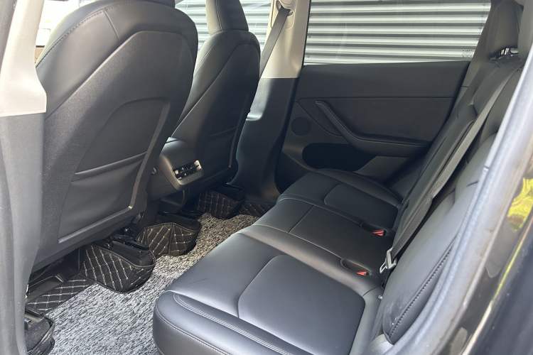 Used Tesla Model Y 2024 Rear-Wheel-Drive Version Interior 3