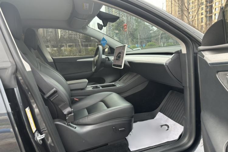 Used Tesla Model Y 2024 Rear-Wheel-Drive Version Interior 3