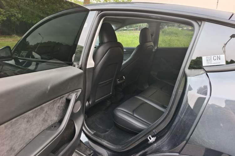 Used Tesla Model Y 2024 Rear-Wheel-Drive Version Interior 3
