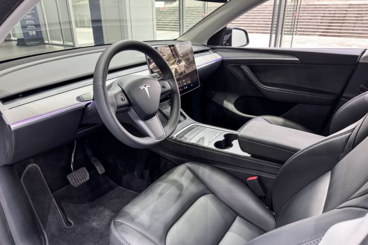 Used Tesla Model Y 2024 Rear-Wheel-Drive Version Interior 3