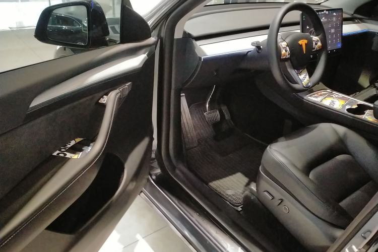 Used Tesla Model Y 2024 Rear-Wheel-Drive Version Interior 3