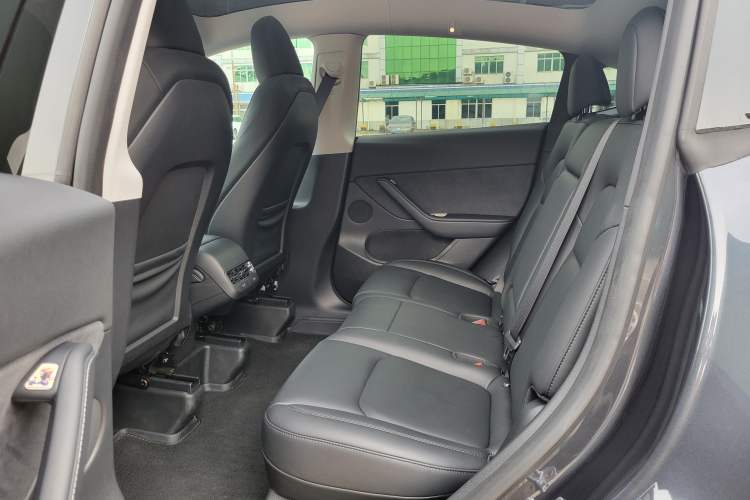 Used Tesla Model Y 2024 Rear-Wheel-Drive Version Interior 3