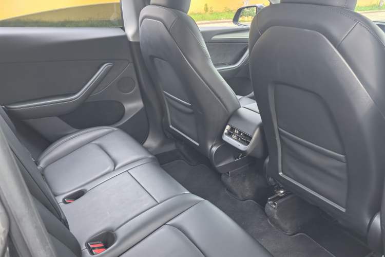 Used Tesla Model Y 2024 Rear-Wheel-Drive Version Interior 3