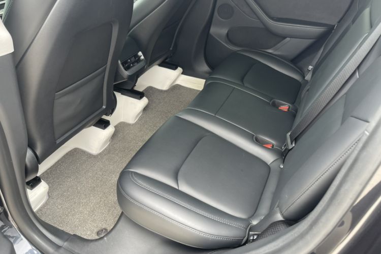 Used Tesla Model Y 2024 Rear-Wheel-Drive Version Interior 3