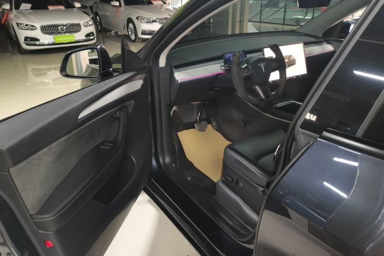 Used Tesla Model Y 2024 Rear-Wheel-Drive Version Interior 3