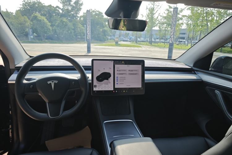 Used Tesla Model Y 2024 Rear-Wheel-Drive Version Interior 3