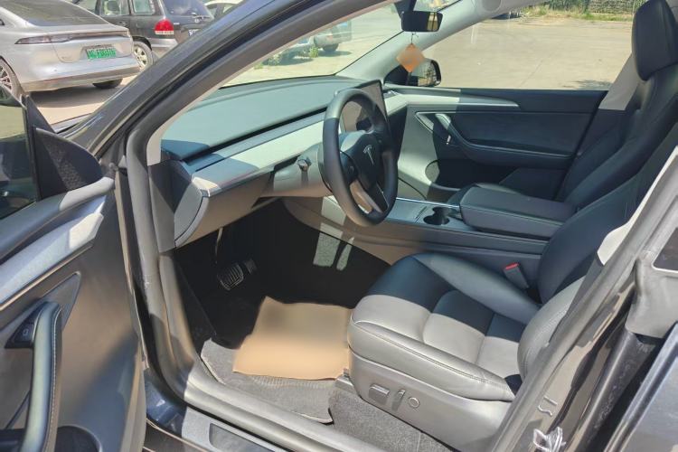 Used Tesla Model Y 2024 Rear-Wheel-Drive Version Interior 3