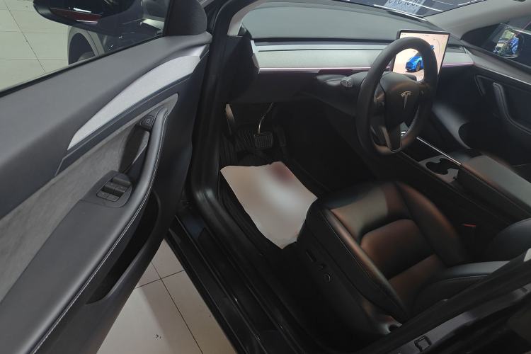 Used Tesla Model Y 2024 Rear-Wheel-Drive Version Interior 3