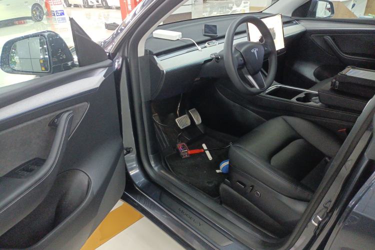 Used Tesla Model Y 2024 Rear-Wheel-Drive Version Interior 3