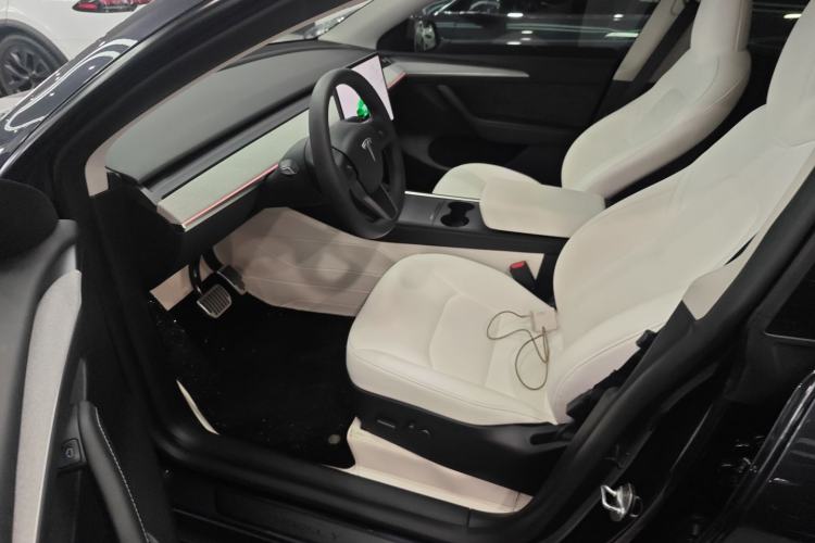 Used Tesla Model Y 2024 Rear-Wheel-Drive Version Interior 3