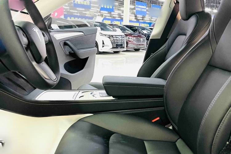 Used Tesla Model Y 2024 Rear-Wheel-Drive Version Interior 3