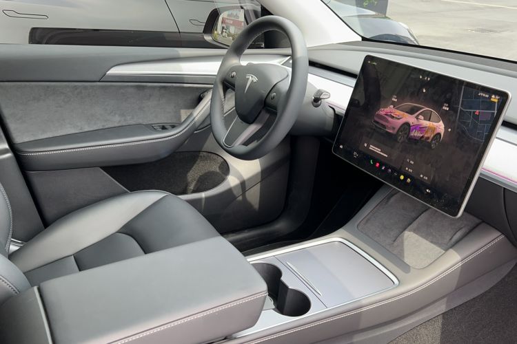 Used Tesla Model Y 2024 Long-Range All-Wheel-Drive Version Interior 3