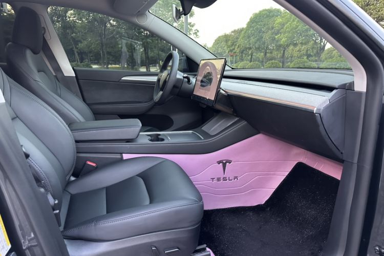 Used Tesla Model Y 2024 Rear-Wheel-Drive Version Interior 3