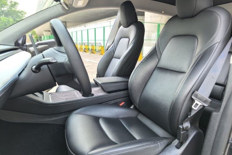 Used Tesla Model Y 2024 Rear-Wheel-Drive Version Interior 4