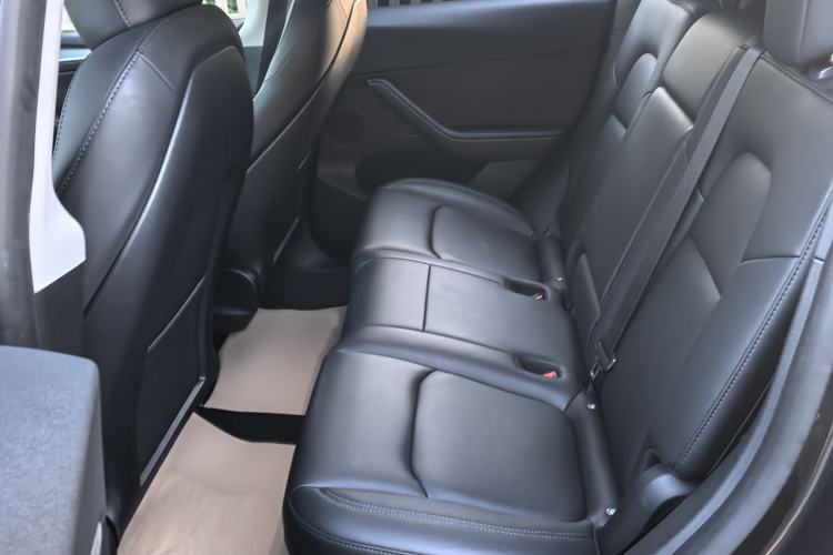 Used Tesla Model Y 2024 Rear-Wheel-Drive Version Interior 4