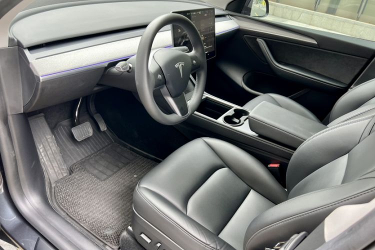 Used Tesla Model Y 2024 Rear-Wheel-Drive Version Interior 4