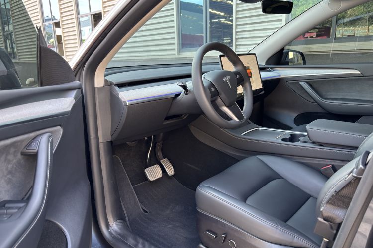 Used Tesla Model Y 2024 Rear-Wheel-Drive Version Interior 4