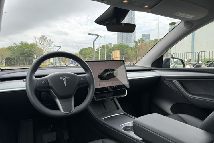 Used Tesla Model Y 2024 Rear-Wheel-Drive Version Interior 4