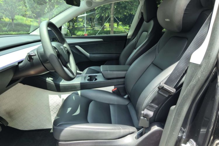 Used Tesla Model Y 2024 Long-Range All-Wheel-Drive Version Interior 4