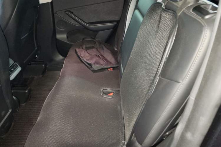 Used Tesla Model Y 2024 Long-Range All-Wheel-Drive Version Interior 4