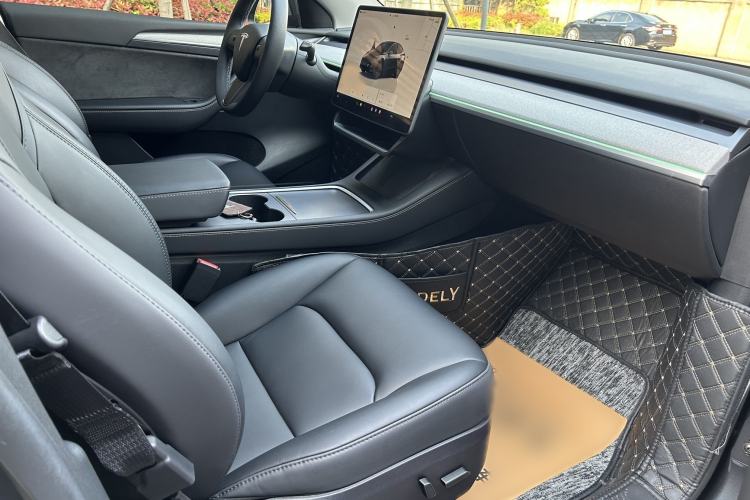 Used Tesla Model Y 2024 Rear-Wheel-Drive Version Interior 4
