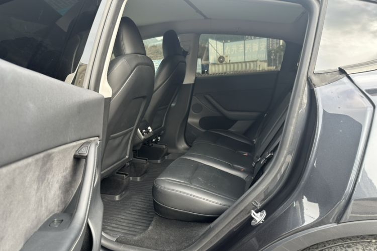 Used Tesla Model Y 2024 Rear-Wheel-Drive Version Interior 4