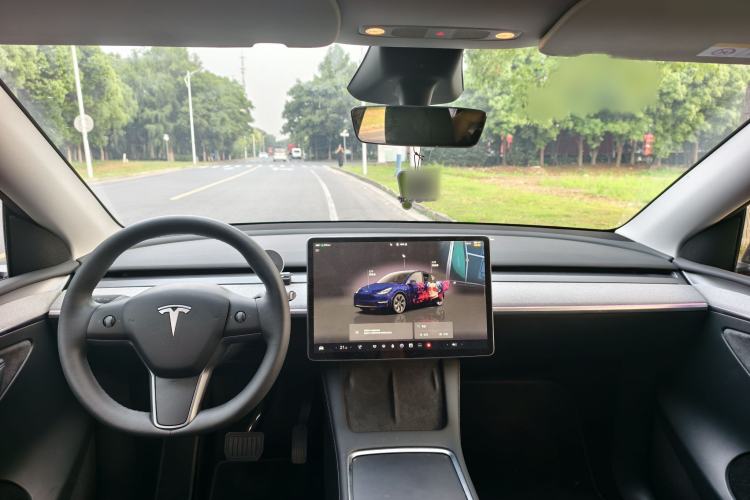 Used Tesla Model Y 2024 Rear-Wheel-Drive Version Interior 4