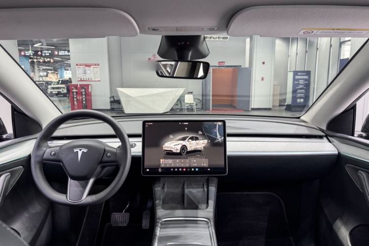 Used Tesla Model Y 2024 Rear-Wheel-Drive Version Interior 4