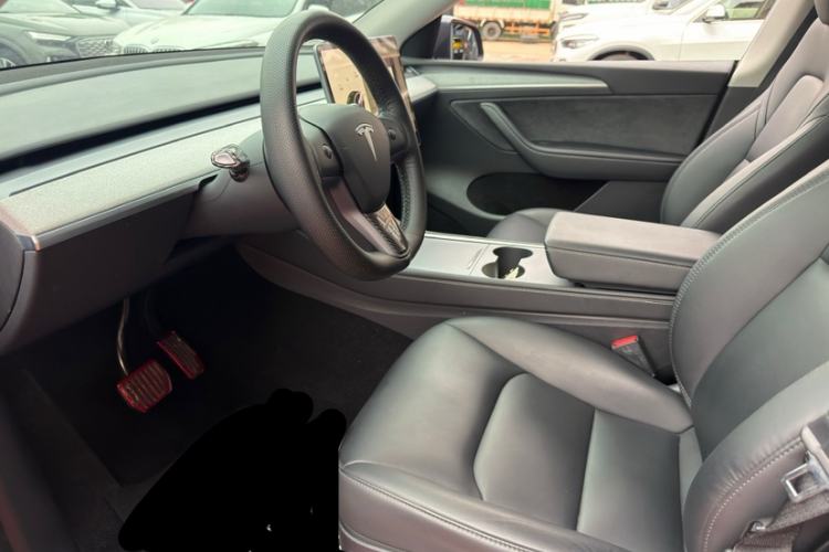 Used Tesla Model Y 2024 Rear-Wheel-Drive Version Interior 4
